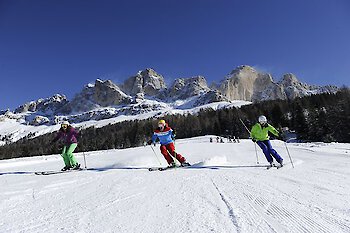 Skigenuss im Skigebiet Carezza Ski am Rosengarten in den Dolomiten
